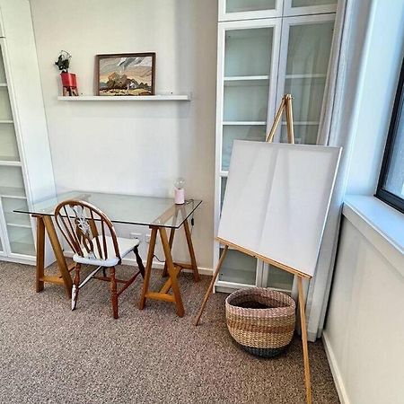 Industrial Yet Modern, 1Bd 1Bth Apt - Woden Phillip Buitenkant foto