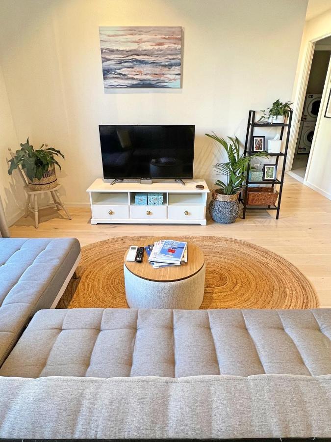 Industrial Yet Modern, 1Bd 1Bth Apt - Woden Phillip Buitenkant foto
