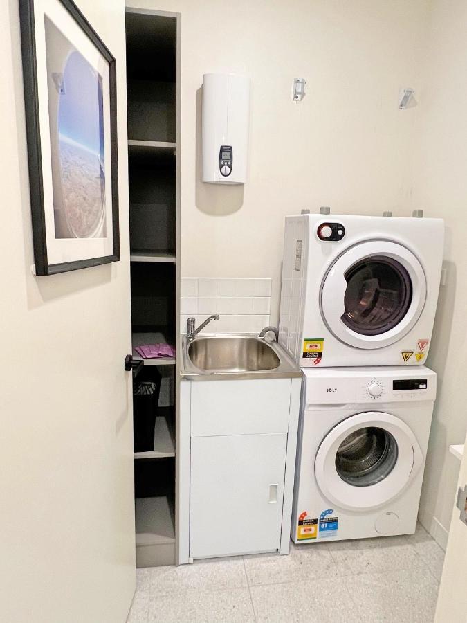Industrial Yet Modern, 1Bd 1Bth Apt - Woden Phillip Buitenkant foto