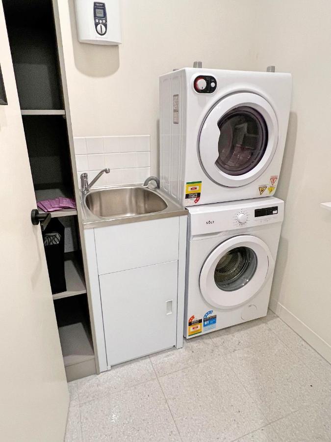 Industrial Yet Modern, 1Bd 1Bth Apt - Woden Phillip Buitenkant foto